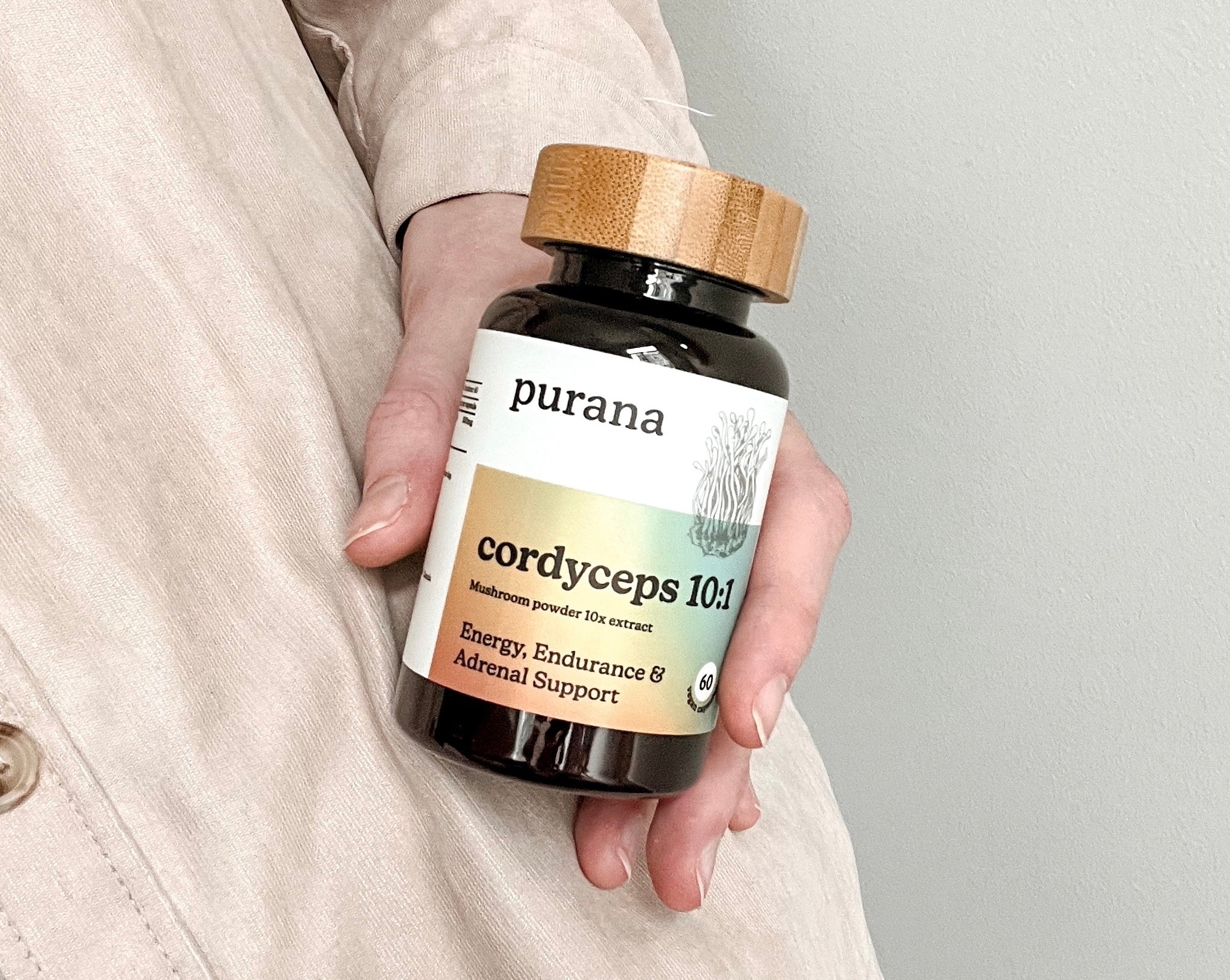 Purana_cordyceps_in_hand_2.jpg